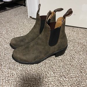 New Blundstone heeled bootie